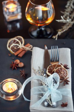 Tablo yer ayarını tatil dekorasyon ile