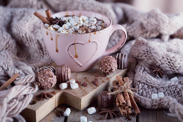 Christmas or New Year composition with hot chocolate or cocoa an — Stock Photo, Image