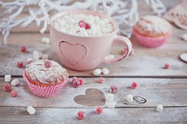 Lezzetli kek çilek ve kahve ile