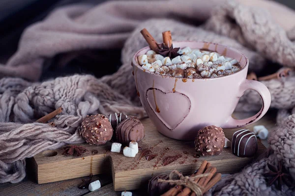 Christmas or New Year composition with hot chocolate or cocoa an — Stock Photo, Image