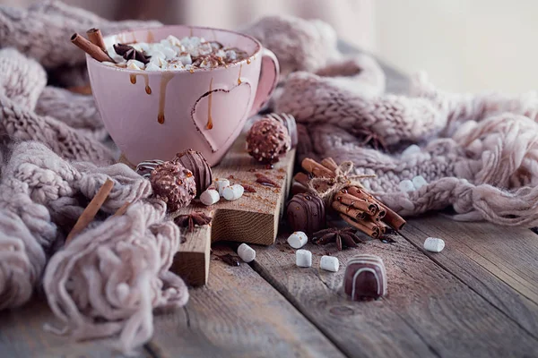 Christmas or New Year composition with hot chocolate or cocoa an — Stock Photo, Image