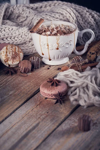 Christmas or New Year composition with hot chocolate or cocoa an — Stock Photo, Image