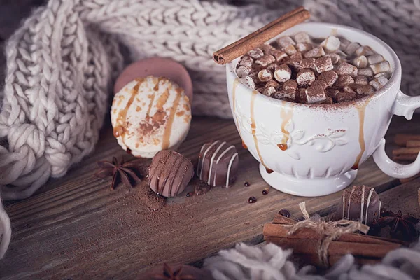 Kerstmis of Nieuwjaar samenstelling met warme chocolade of cacao een — Stockfoto