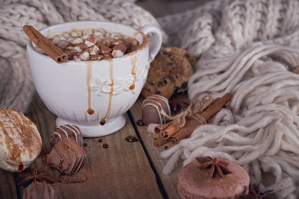 Kerstmis of Nieuwjaar samenstelling met warme chocolade of cacao een — Stockfoto