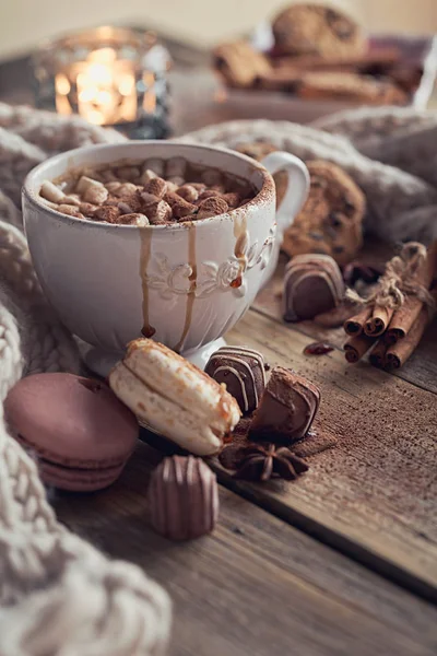 Christmas or New Year composition with hot chocolate or cocoa an — Stock Photo, Image