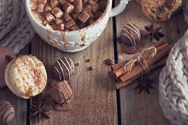 Kerstmis of Nieuwjaar samenstelling met warme chocolade of cacao een — Stockfoto