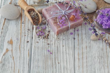 Deniz tuzu, deniz yıldızı ve kurutulmuş lavende doğal el yapımı sabunlar