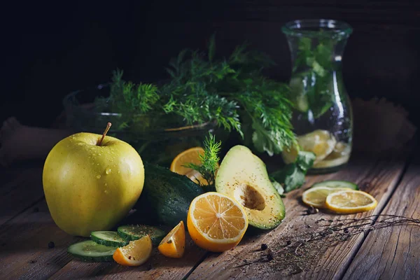 Arka plan çeşitli yeşil sebzeler ile