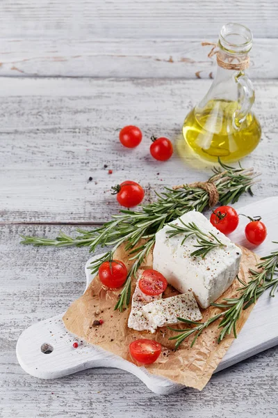 Taze Beyaz Peynir Biberiye Beyaz ahşap hizmet yönetim kurulu ile