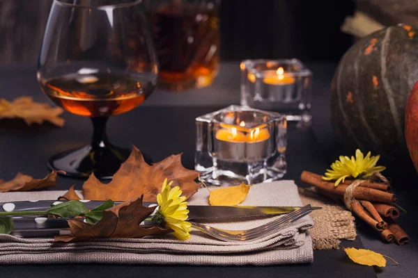 Table setting with autumn decoration for Thanksgiving. — Stock Photo, Image