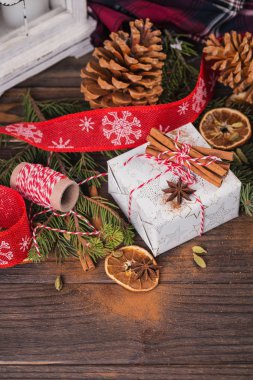 Süslemeleri ve hediye kutularıyla Noel arkaplanı