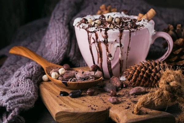 Kerstmis of Nieuwjaar samenstelling met warme chocolade of cacao dr — Stockfoto