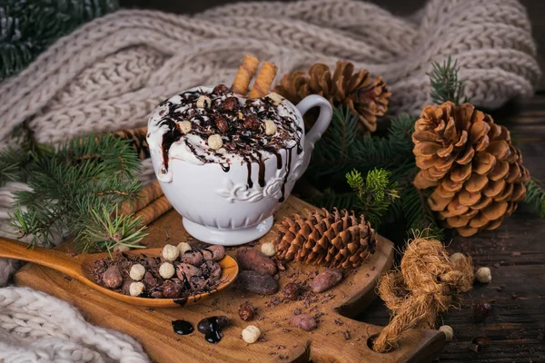 Kerstmis of Nieuwjaar samenstelling met warme chocolade of cacao dr — Stockfoto