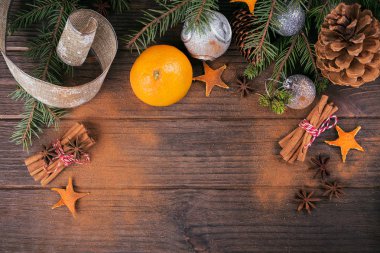 Baharat ve Noel dekorasyonu ile taze mandalina