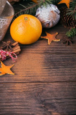 Baharat ve Noel dekorasyonu ile taze mandalina