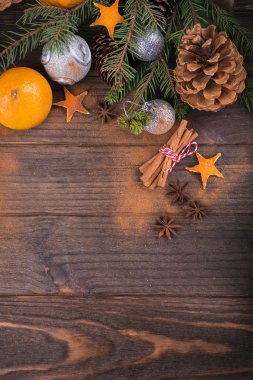 Baharat ve Noel dekorasyonu ile taze mandalina