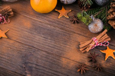 Baharat ve Noel dekorasyonu ile taze mandalina