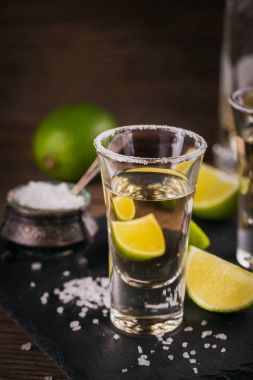 Kireç ve deniz ile atış tekila tuz 