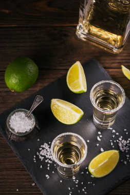 Kireç ve deniz ile atış tekila tuz 