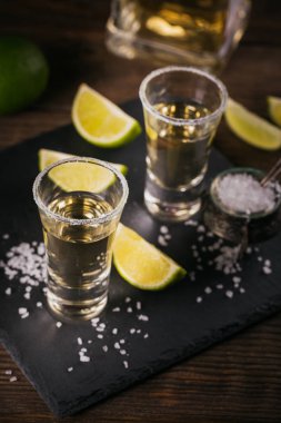 Kireç ve deniz ile atış tekila tuz 