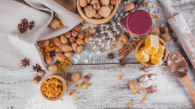 Ekmek veya kurabiye yemek pişirmek için malzemeler: Petek, un, Baron Mavi Sakal