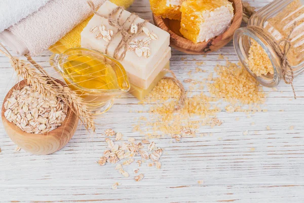 Honeycomb, sea salt, oats and handmade soap with honey — Stock Photo, Image