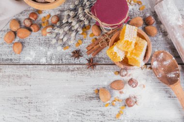 Ekmek veya kurabiye yemek pişirmek için malzemeler: Petek, un, Baron Mavi Sakal