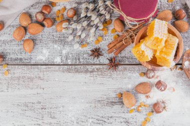 Ekmek veya kurabiye yemek pişirmek için malzemeler: Petek, un, Baron Mavi Sakal