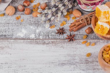 Ekmek veya kurabiye yemek pişirmek için malzemeler: Petek, un, Baron Mavi Sakal