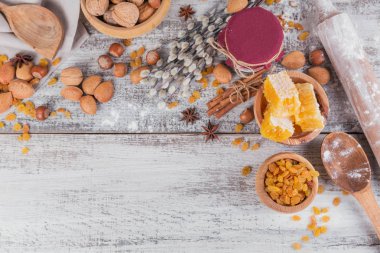 Ekmek veya kurabiye yemek pişirmek için malzemeler: Petek, un, Baron Mavi Sakal