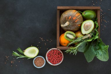 Sağlıklı çiftçi organik gıda: meyve, sebze, tohum, superfood