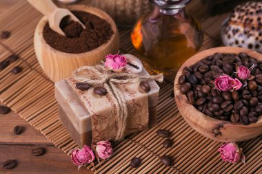 Doğal el yapımı Sabun, kozmetik aromatik yağ, kahve çekirdekleri ile deniz tuzu