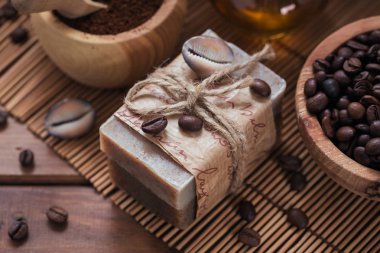 Doğal el yapımı Sabun, kozmetik aromatik yağ, kahve çekirdekleri ile deniz tuzu