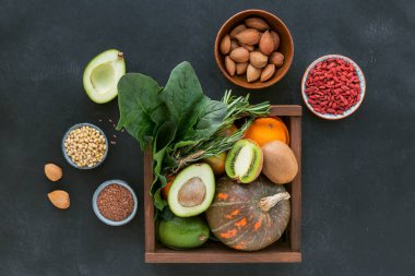 Sağlıklı çiftçi organik gıda: meyve, sebze, tohum, superfood