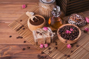 Doğal el yapımı Sabun, kozmetik aromatik yağ, kahve ile deniz tuzu