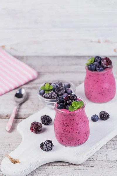 Bogyós Smoothie Egészséges Méregtelenítő Joghurt Ital Diéta Vagy Vegán Ételek — Stock Fotó