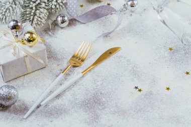 Çatal bıçaklı Noel kompozisyonu, Noel hediyesi, köknar