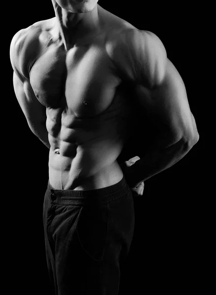 黑色和白色拍摄的男性健身模型 — 图库照片