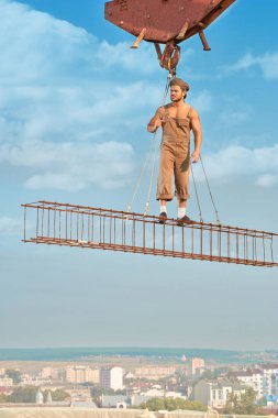 Evin atletik builder ile aşırı bina.