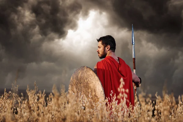 Achteraanzicht van strijder in rode mantel dragen graag Spartaanse. — Stockfoto