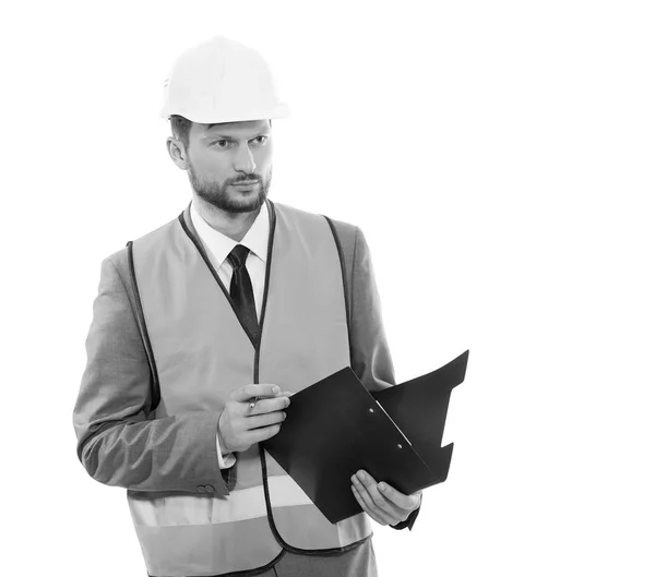 Arquitecto masculino en un oeste seguro y un hardhat escribiendo en su cli — Foto de Stock