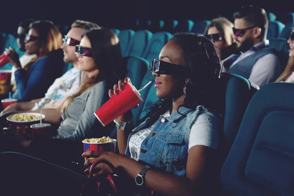 African girl drinking cola and watching movie in 3d. — Stock Photo, Image