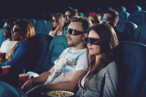 Couple wayching movie in cinema hall. — Stock Photo, Image