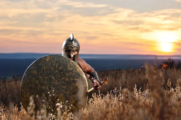 Warrior like spartan going forward in attack. — Stock Photo, Image