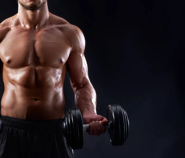 Joven hombre de fitness en estudio —  Fotos de Stock