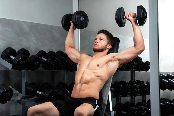 Handsome young athlete working out at the gym — Stock Photo, Image