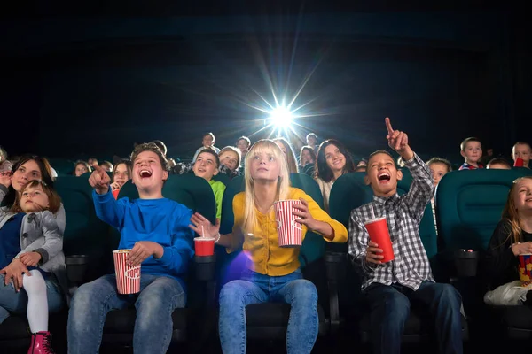 Cinema auditorium full of kids during movie premiere — Stock Photo, Image