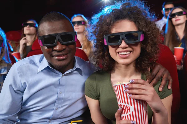 Young people watching 3D film at the movie theatre — Stock Photo, Image