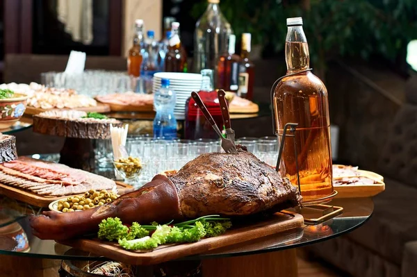 Smoked pork leg on the restaurant table — Stock Photo, Image