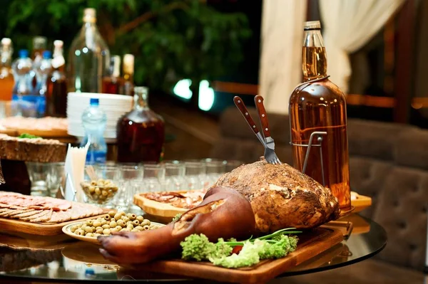 Smoked pork leg on the restaurant table — Stock Photo, Image